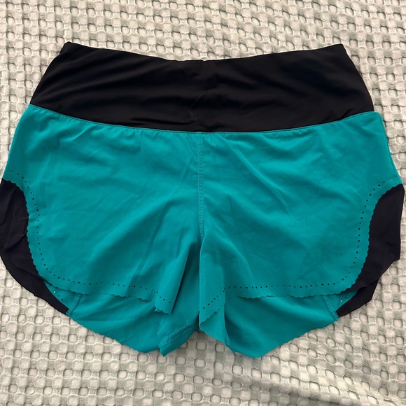 Lululemon Athletica - smooth stride shorts - Picture 4 of 4
